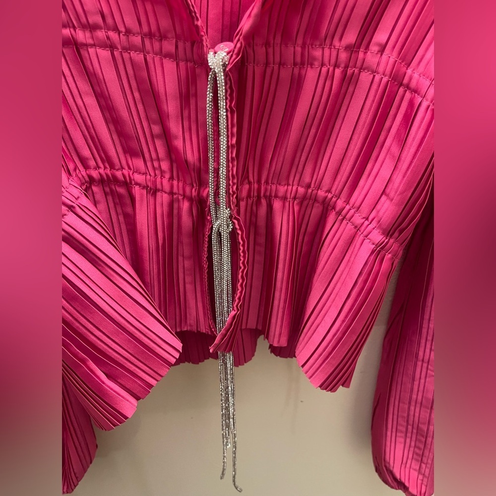 WAYF Payton Plunge Neck Plissé Top - Picture 2 of 6